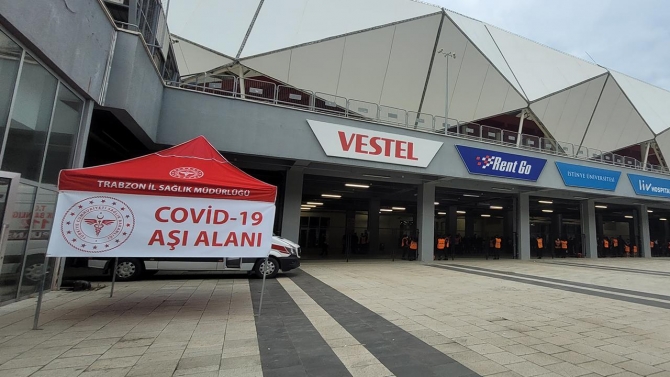 Trabzonspor taraftarlar için stadyumda aşı çadırı kurdu