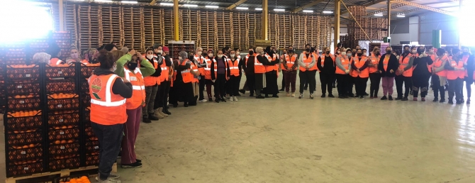 Hasipoğlu ve Ece Sucuoğlu, Cypfruvex’teki emekçi kadınları ziyaret etti