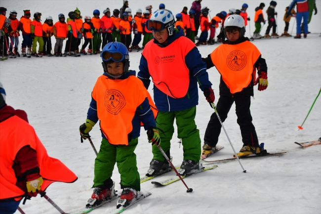 Kars'ta yetenekli çocuklar kayak sporuna kazandırılıyor