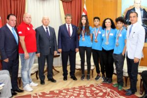 Başbakan Üstel dünya şampiyonlarını kabul etti