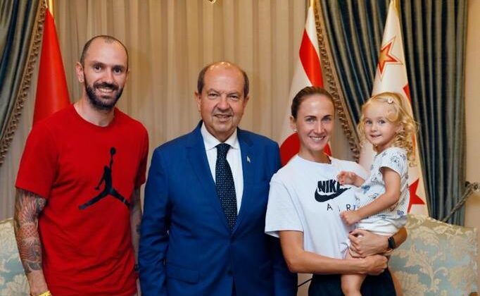 Rekortmen sprinter Ramil Guliyev, Cumhurbaşkanı Tatar’ı ziyaret etti