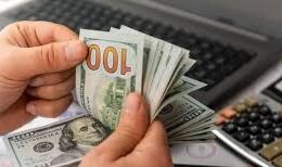 Sterlin 20,75 liradan, dolar 18,68 liradan güne başladı