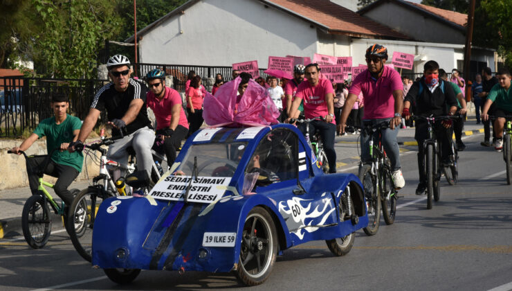 Sedat Semavi Endüstri Meslek Lisesi öğrencilerinin katılımıyla Lefkoşa’da meme kanseri farkındalık yürüyüşü yapıldı
