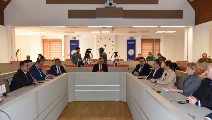 DAÜ’de“KKTC Sosyal Güvenlik Sistemi Yapısal Sorunlar, Sürdürülebilirlik ve Çözüm Önerileri” paneli yapıldı