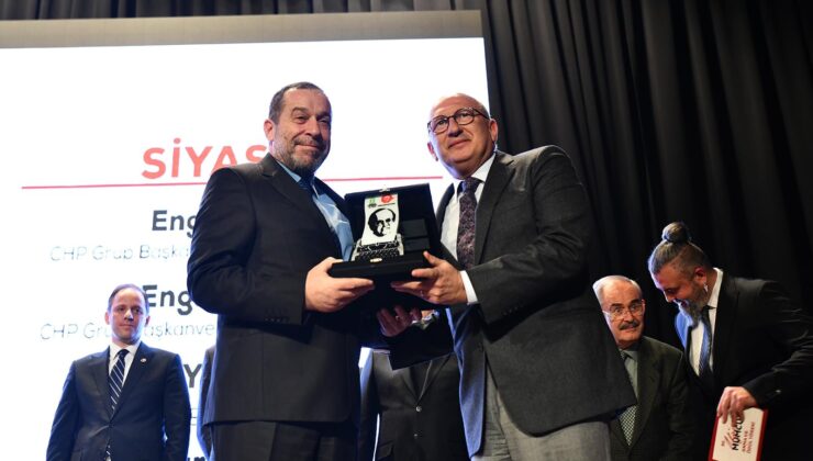 Denktaş’a “Yılın Siyasetçisi” ödülü