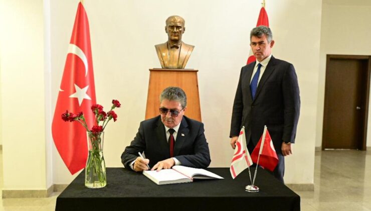 Başbakan Üstel, Türkiye’nin Lefkoşa Büyükelçiliği’nde açılan taziye defterini imzaladı