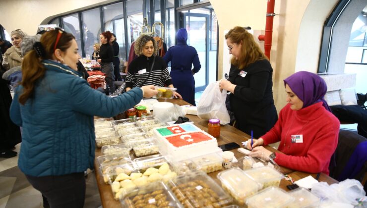 Bakü’de, Türkiye’deki depremzedeler için kermes düzenlendi..KKTC’nin Bakü Temsilcisi Turganer de katıldı