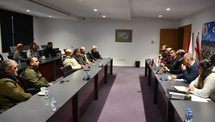 Girne Belediye Başkanı Şenkul, Girne Bölge Muhtarları ile depremzedeler ve yardım konusunda toplantı gerçekleştirdi