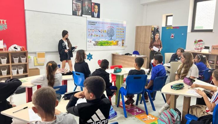 19 Mayıs TMK öğrencilerinden Mustafa Çağatay İlkokulu öğrencilerine İngilizce ders desteği