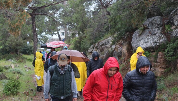Çanakkale Zaferi’nin yıl dönümü nedeniyle “7’den 70’e Her Gönülde Çanakkale” yürüyüşü düzenlendi