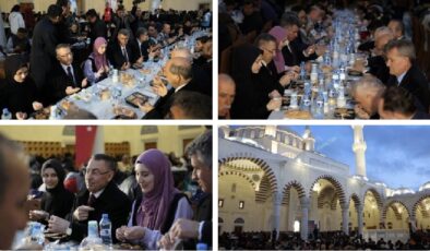 Oktay, Hala Sultan Camii’deki iftara katıldı