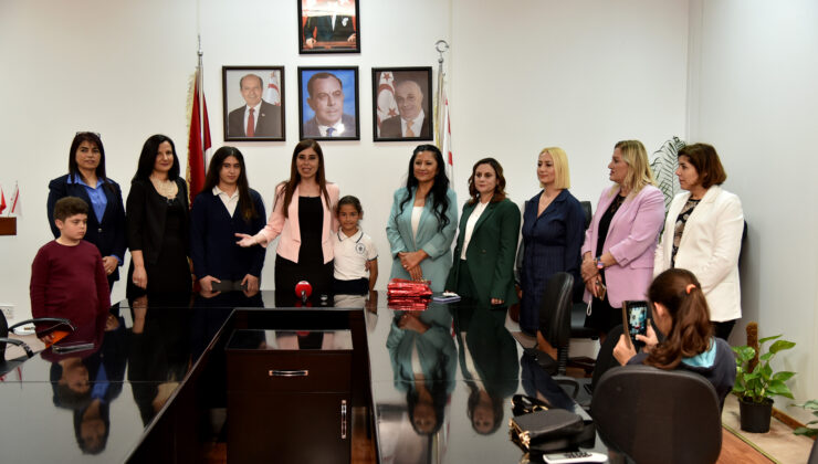 Altuğra, “Dumansız Hava Sağlıklı Yaşam” temalı resim yarışması birincilerine hediyelerini verdi