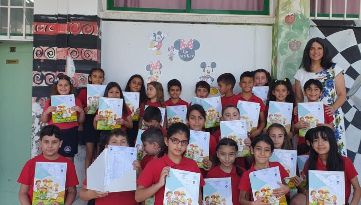 İlkokullarda karneler dağıtıldı, yaz tatili başladı