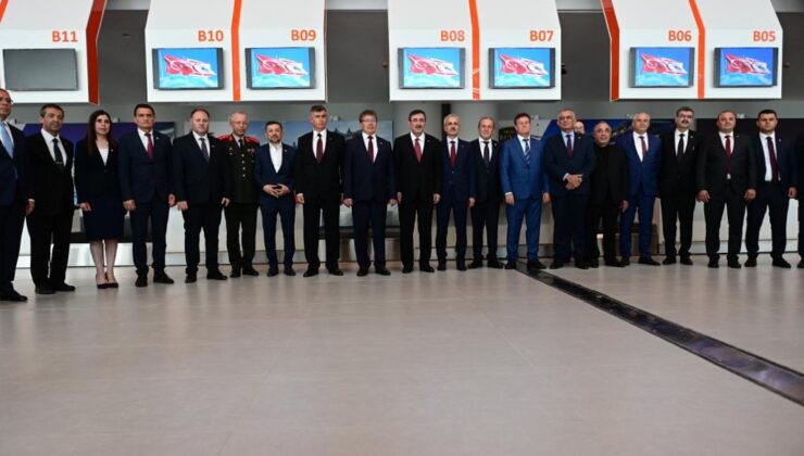 TC Cumhurbaşkanı Yardımcısı Cevdet Yılmaz, yeni Ercan Havalimanı binasında incemelerde bulundu