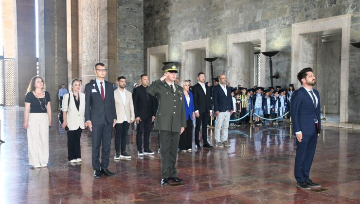 KTSYD 40. yılında Anıtkabir’i ziyaret etti