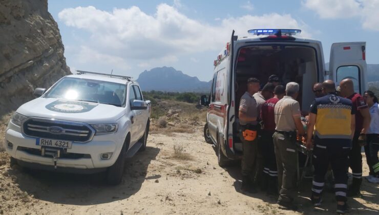 Kayalıklardan düşen vatandaş, polis, itfaiye ve sivil savunma ekipleri tarafından kurtarıldı
