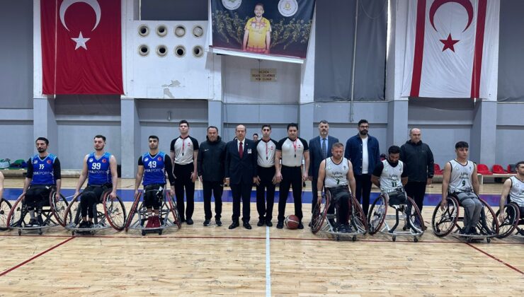 Cumhurbaşkanı Tatar, Türkiye Tekerlekli Sandalye Basketbol Süper Lig karşılaşmasını izledi – BRTK