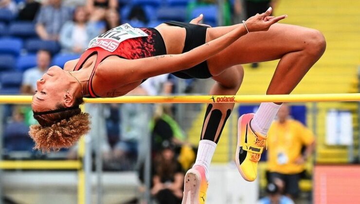 Buse Savaşkan, 1.91 atlayarak 22 yıldır kırılamayan kadınlar yüksek atlama salon Türkiye rekorunun yeni sahibi oldu – BRTK