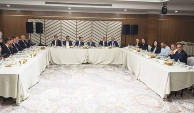 Başbakan  Üstel, Adıyaman Valisi Osman Varol ile görüṣtü
