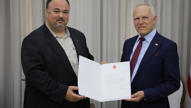 Töre Yüksek Adliye Kurulu üyeliğine seçilen Tokatlı’ya görevlendirme yazısını takdim etti