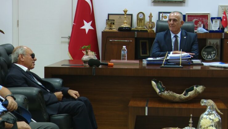 Bakan Çavuşoğlu, Kıbrıs Türk Engelliler Federasyonu yetkililerini kabul etti