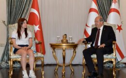 Cumhurbaşkanı Tatar, Kıbrıslı Türk yüzücü Özgül Çetin’i kabul etti