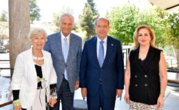 Cumhurbaşkanı Tatar ve eşi Sibel Tatar, sanatçı Ediz Hun’la bir araya geldi
