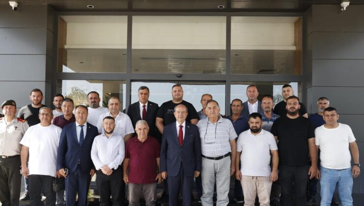 Cumhurbaşkanı  Tatar Maraş bölgesi muhtarları ile bir araya geldi