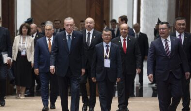 Erdoğan, Cumhurbaşkanı Tatar’ı Suşa’dan sonra Bişkek’te görmekten mutluluk duyduğunu söyledi