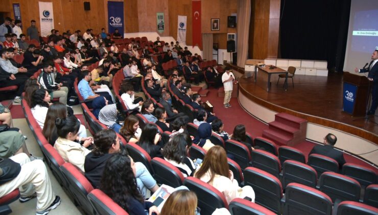 “Genç Yetişmek-Seminer Kuşağı” projesinin ilk semineri Lefkoşa AKM’de yapıldı