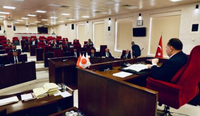 Meclis’te orta dereceli okullardaki disiplin tüzüğü konuşuldu