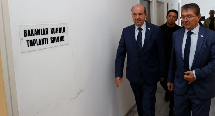 Cumhurbaşkanı Tatar, Bakanlar Kurulu toplantısından ayrıldı