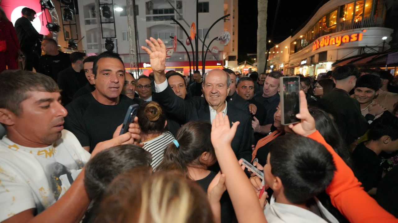 Tatar’dan Demet Akalın’lı miting