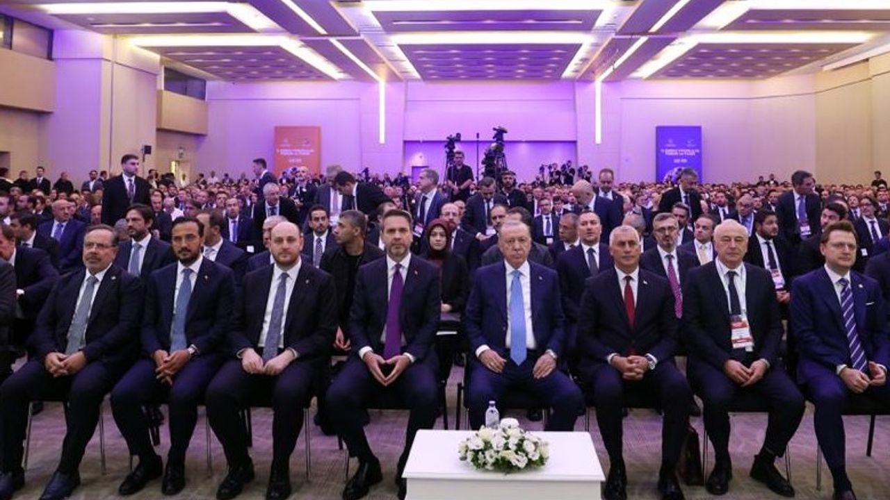 Ekonomi ve Enerji Bakanı Olgun Amcaoğlu, EVF 2025’e katıldı