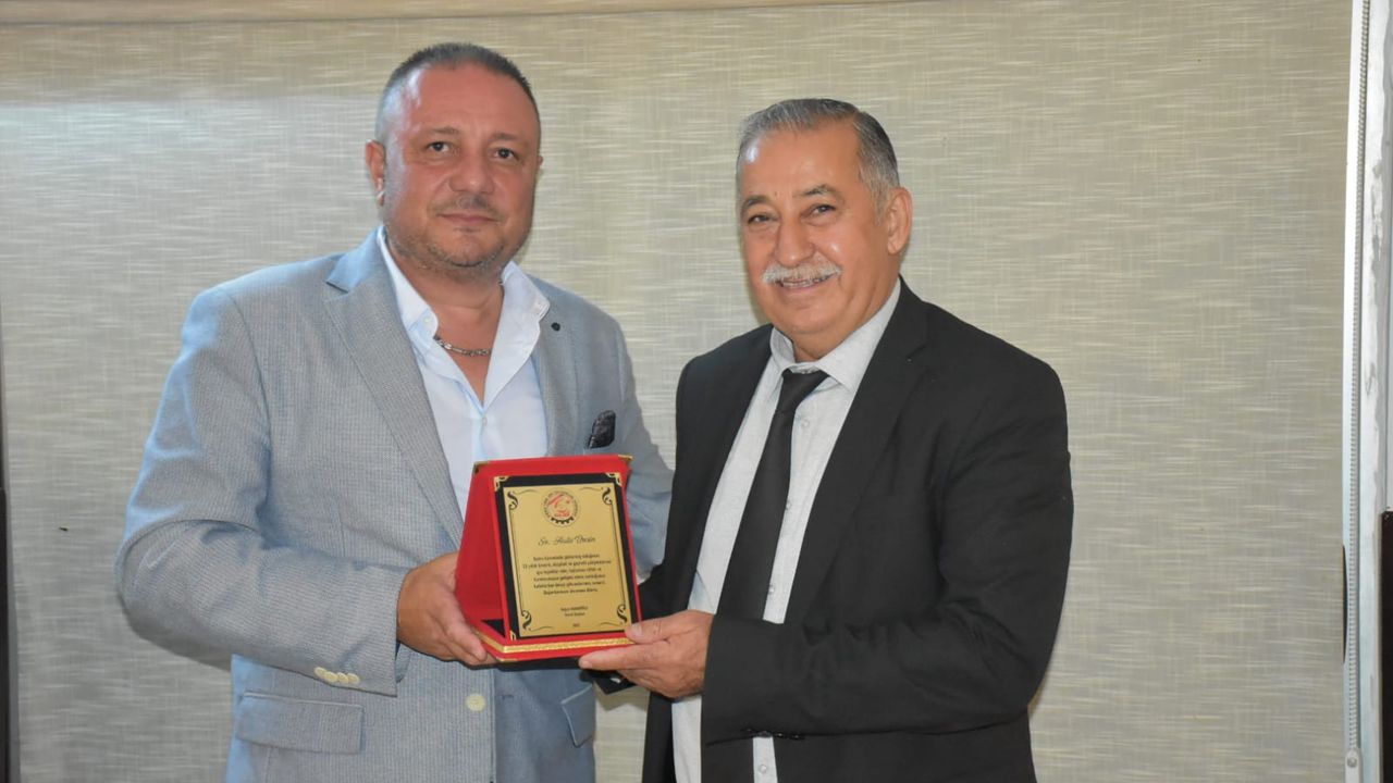 ADASEN’den 25 yılını dolduran kamu çalışanlarına plaket