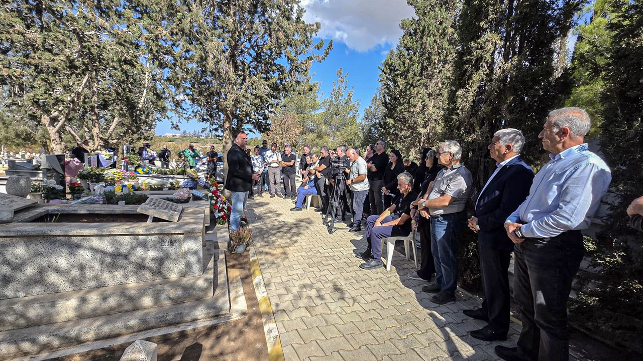 Tahsin Mertekçi mezarı başında anıldı
