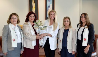 Nilden Bektaş Erhürman, Kıbrıs Türk Kadınlar Birliği başkan ve yönetim kurulu üyeleriyle görüştü