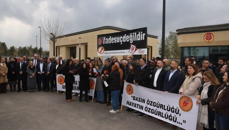 Basın-Sen ve Gazeteciler Birliği Meclis önünde eylem yaptı