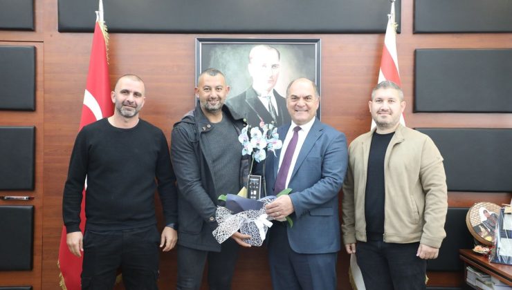 Düzova’da atıl alan çim sahaya dönüşüyor