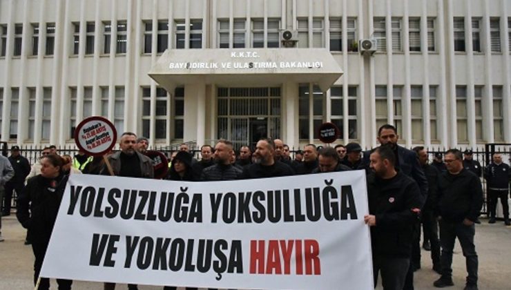 Kamuda yetkili beş sendikadan Bayındırlık ve Ulaştırma Bakanlığı önünde eylem