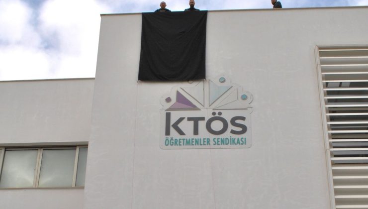 KTMMOB, KTÖS ile birlikte “siyah bayrak” asarak hükümeti protesto etti