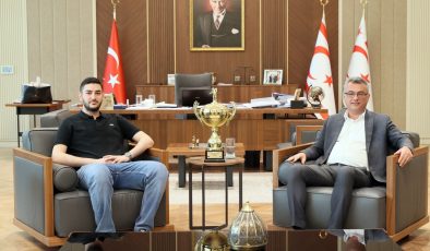 Erhürman, Kıbrıslı Türk milli bilardocu Mustafa Alnar’ı kabul etti