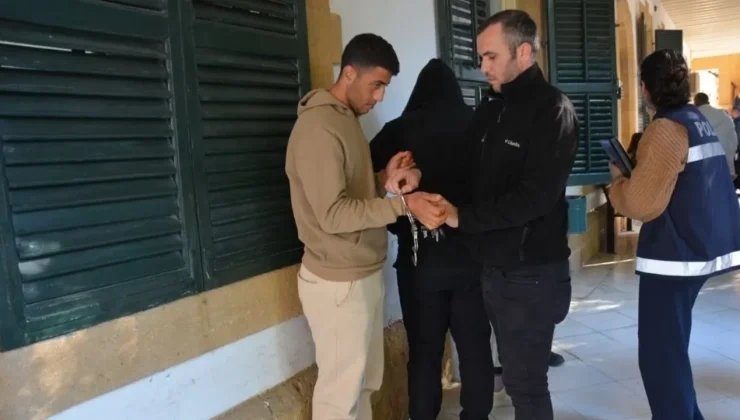 Camilerin bağış kutularından para çaldı