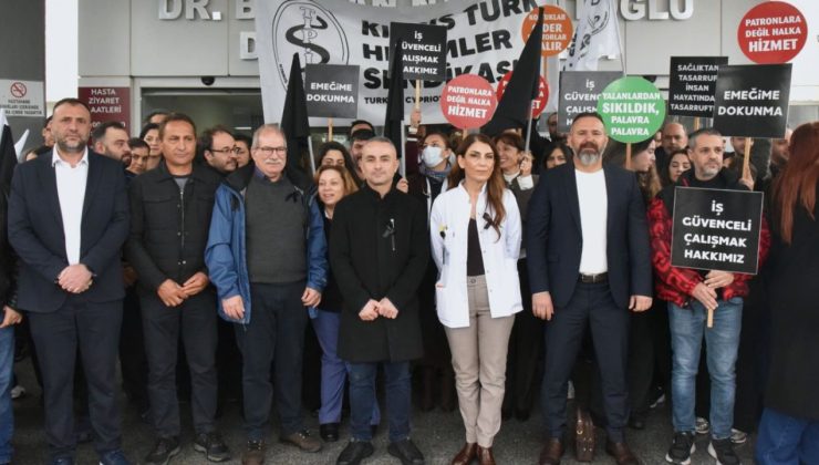Doktorlar bugün de grevde