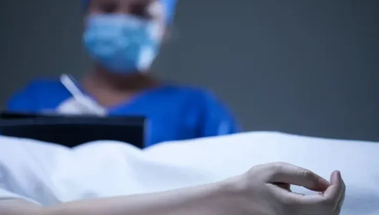 Geçirdiği ameliyattan iki gün sonra komaya giren 42 yaşındaki kadın hayatını kaybetti