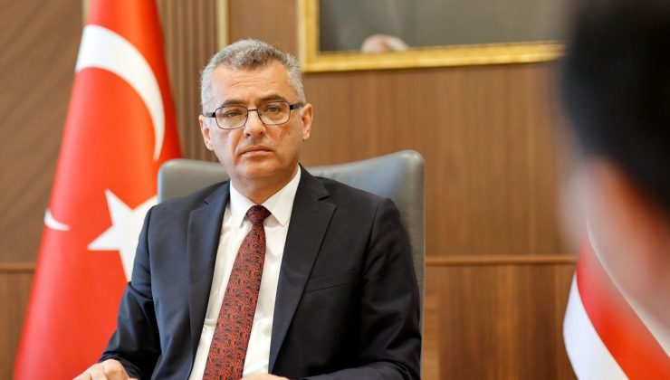 Erhürman: “Deniz altından kabloyla elektrik bağlantısı Kıbrıs-Türkiye-Yunanistan arasında kurulmalı”