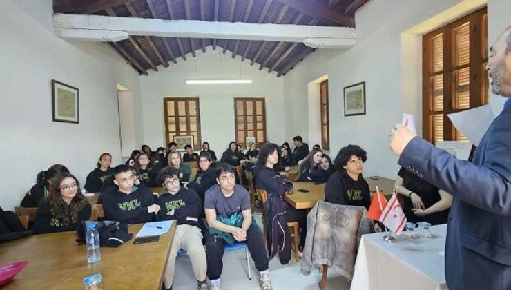 Gazeteci-yazar Başaran düzgün, Namık Kemal Lisesi öğrencileri ile bir araya geldi