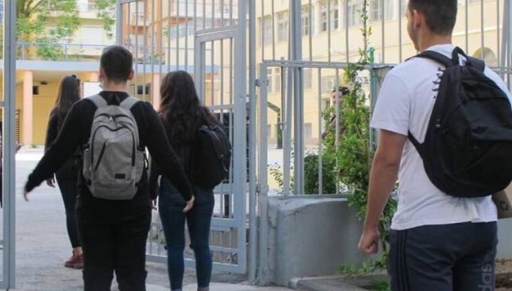Ağrotur’da okullar bugün açılıyor