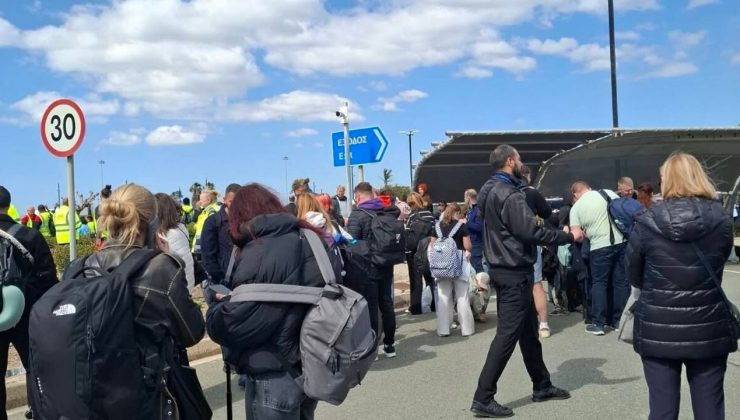 Baf Havalimanı’nda korku ve panik