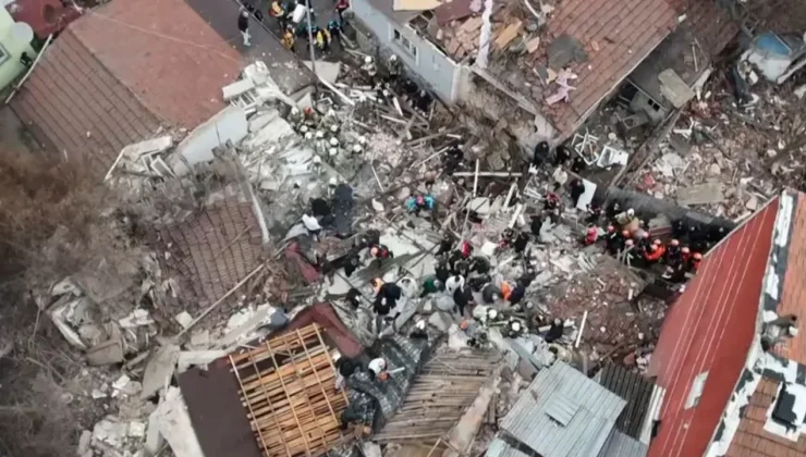 İstanbul Fatih’te iki bina çöktü